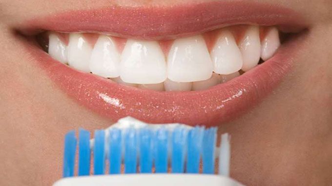 Clean and whiten teeth