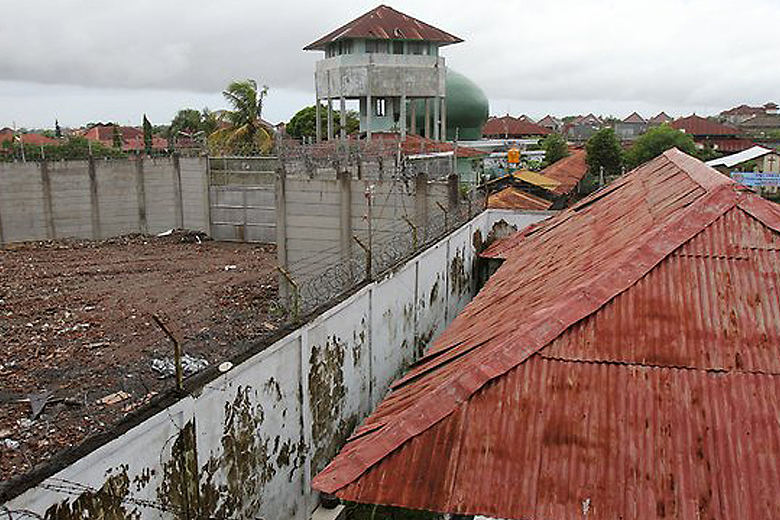 Indonesian Prison Officials Begin Morning Check Only To Find They Re Missing Four Dangerous