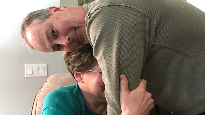 Lora Koch terharu dengan apa yang dilakukan suaminya.