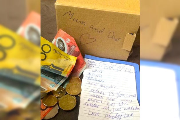 Hadiah dari Chelsy ini membuat Marcela menangis. 