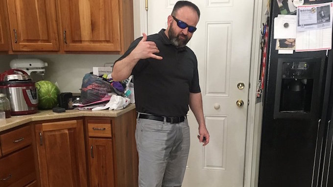 Ben membasahi celananya