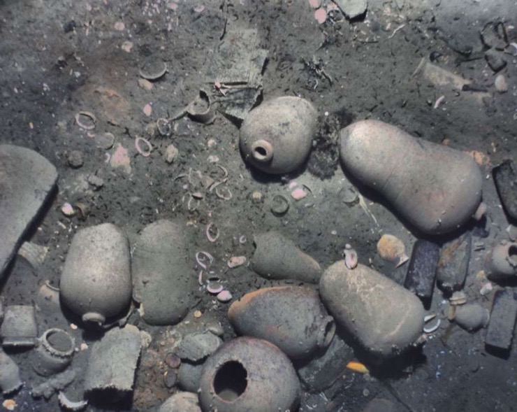 Centuries-Old Treasure Found Beneath Ocean Floor Sparks Battle Over ...